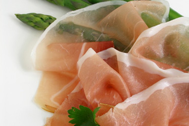 El jamón curado, un tipo de carne, puede ser peligroso para las embarazadas.
