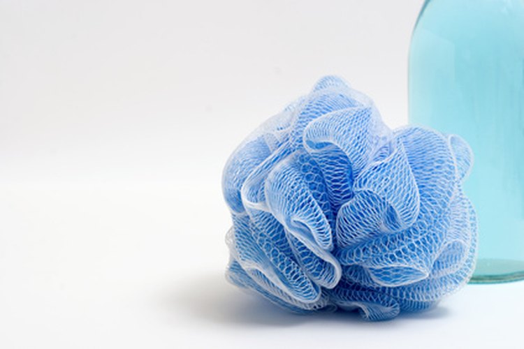 Exfoliarte de antemano ayuda a prevenir los vellos encarnados.
