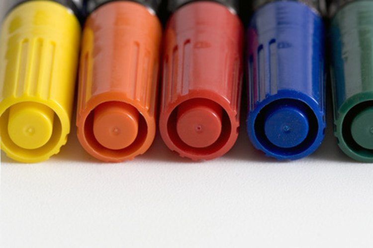 Las soluciones para quitar el la tinta del rotulador permanente pueden eliminarlo de tu piel.