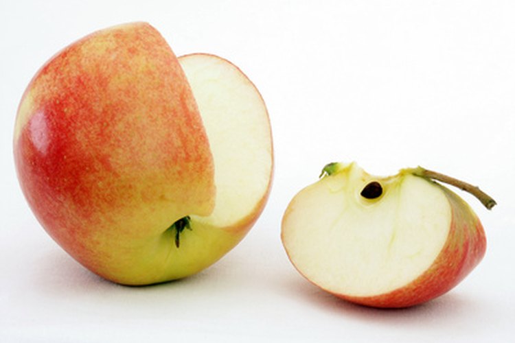 La pulpa y la cáscara de la manzana contienen pectina.