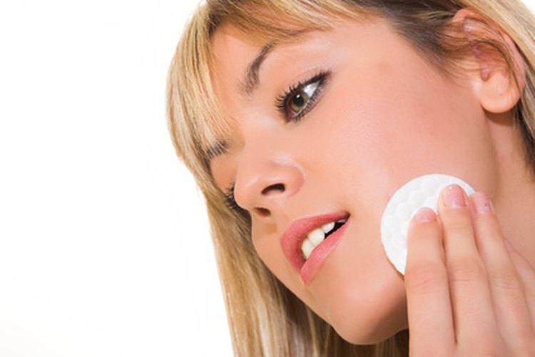 Los removedores de maquillaje a base de aceite pueden obstruir los poros.