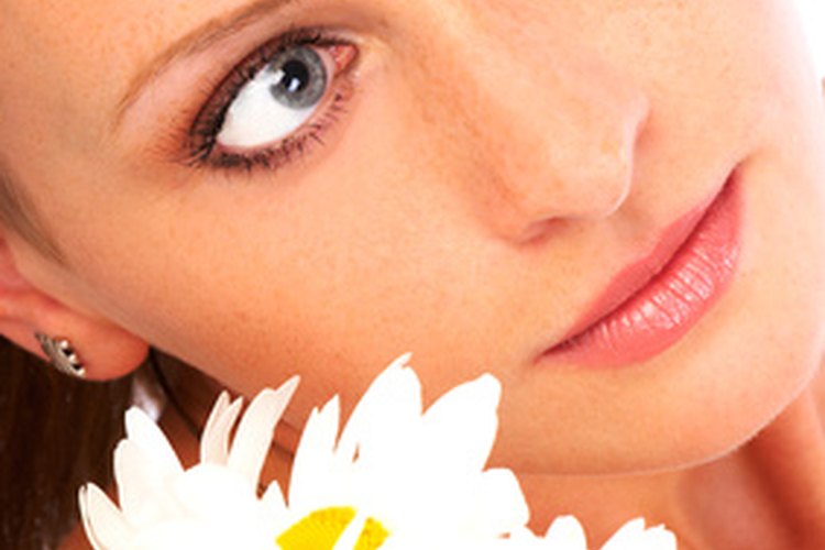 Rejuvenece tu piel con un exfoliante y limpiador facial casero.