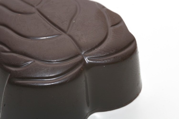 El chocolate oscuro contiene cafeína.