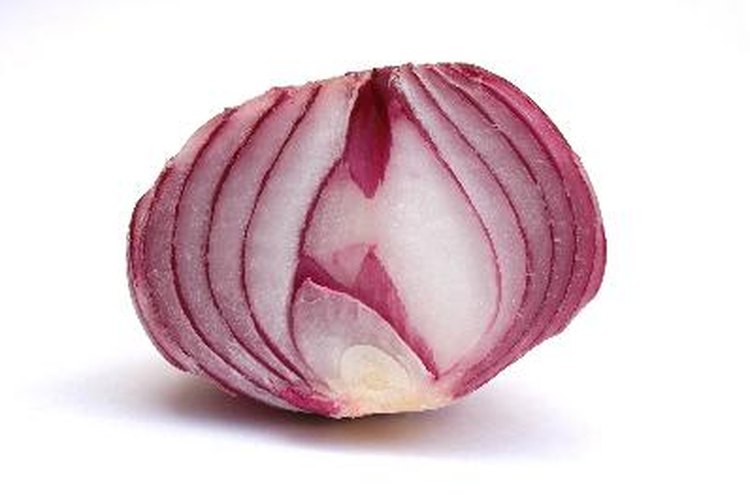 Añade cebollas moradas a tu dieta para mejorar tu salud.