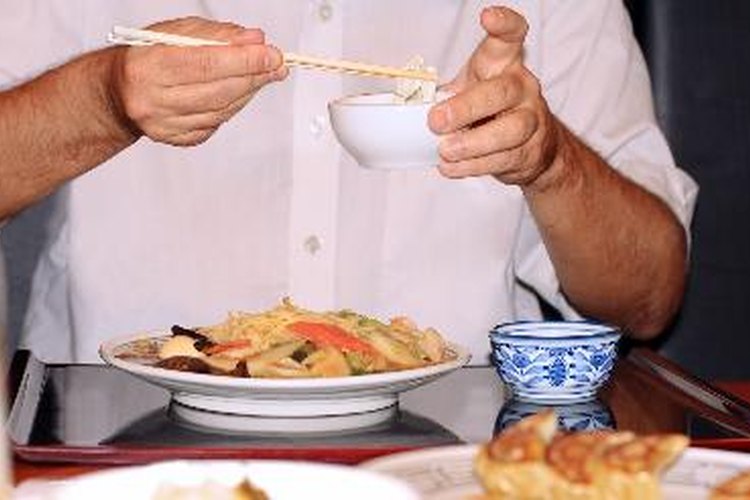El ejercicio regular y una dieta controlada en calorías pueden ayudarte a perder peso.