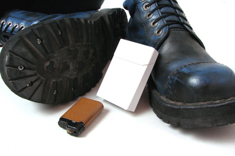 El betún puede restaurar la apariencia de tus zapatos, pero también manchar tu piel.