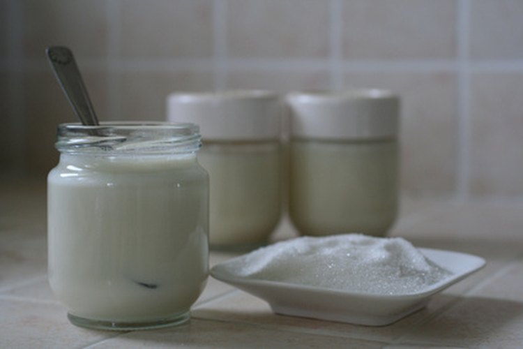 La lactosa es un azúcar que se encuentra principalmente en la leche.