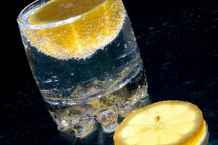 El agua simple es mejor cuando se trata de perder peso.