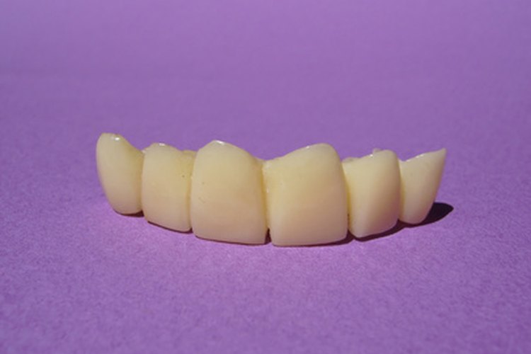 Habla con tu médico si tus dentaduras no parecen encajar.