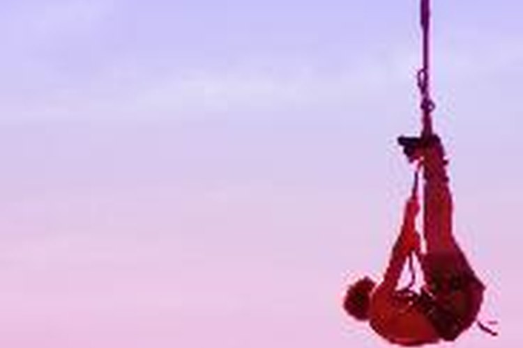 El salto de caída libre es una actividad de aventura tremendamente popular para los amantes de la adrenalina.