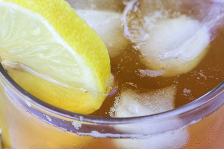 El té helado es un buen sustituto de la soda.