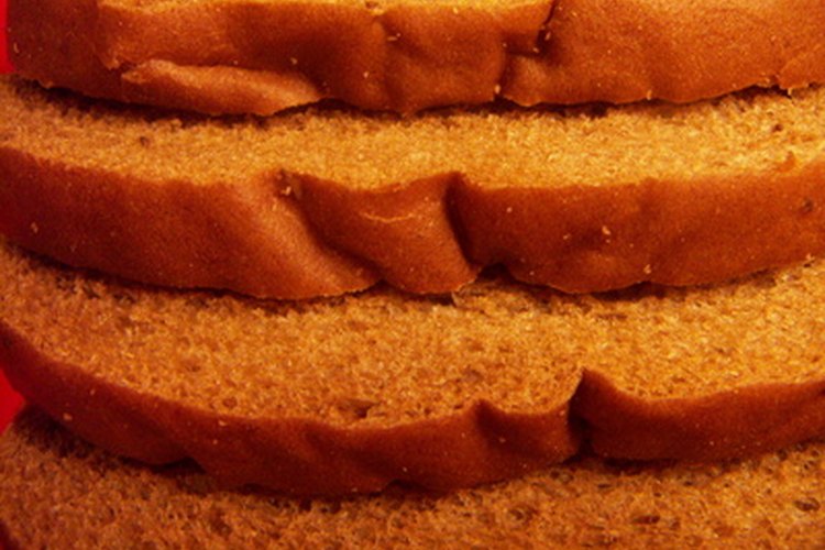 El pan de centeno tiene un índice glúcémico más bajo que el pan blanco.