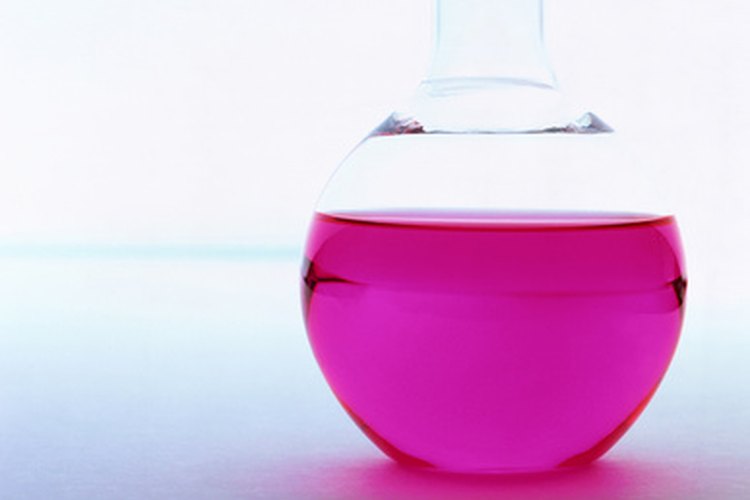La coenzima Q10, también llamada CoQ10 y médicamente conocida como ubquinone, es un compuesto natural en los seres humanos y animales que se usa para el crecimiento saludable y la protección de las células.