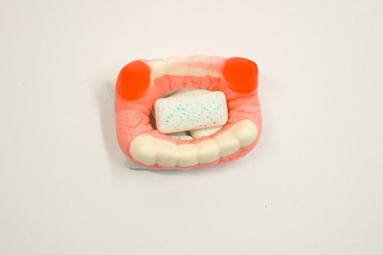 Otros problemas, como el trastorno de la articulación témporomandibular o el rechinar de los dientes, a menudo aparecen en la niñez y quedan sin diagnosticar hasta la adultez.
