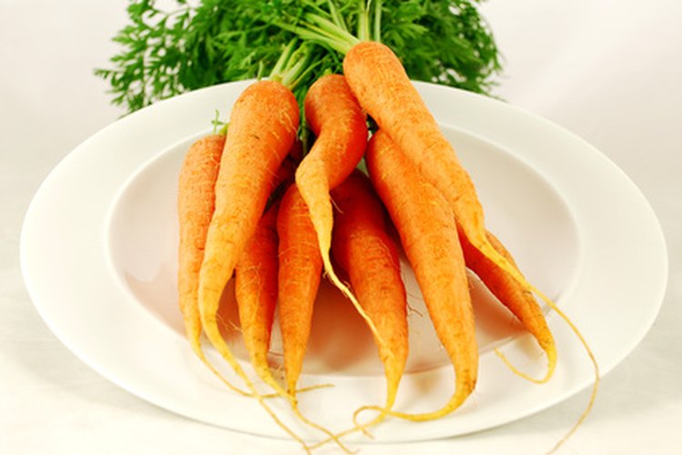Para todos los beneficios de los nutrientes, come las zanahorias enteras.