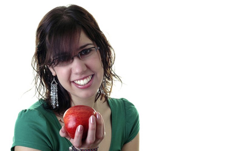 Una dieta saludable puede ayudar a los adolescentes a prevenir la aparición de las estrías.