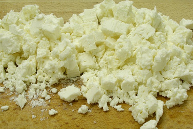 El queso feta tiene un sabor ácido e intenso.