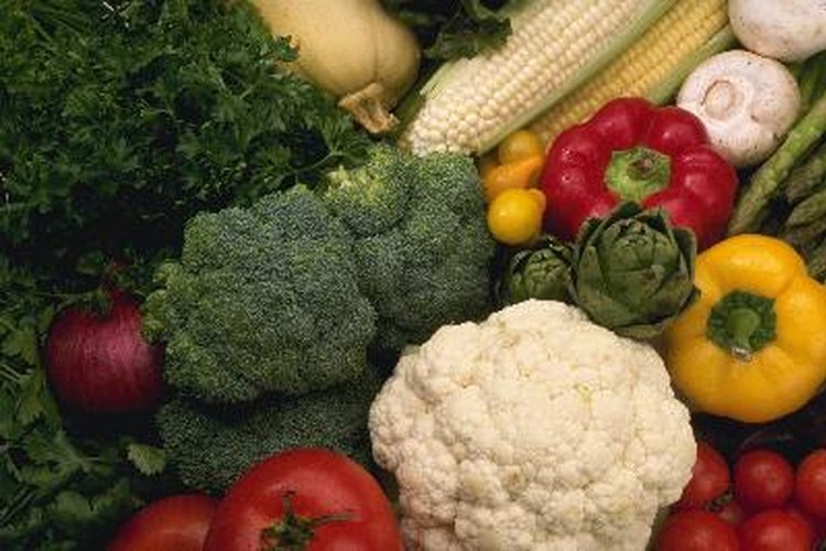Puedes comer porciones grandes de vegetales bajos en calorías.