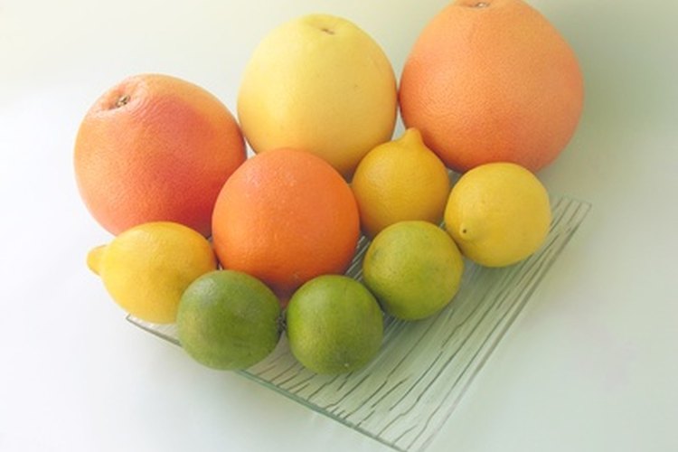 Los cítricos ricos en vitamina C pueden ayudar a mejorar tu piel.