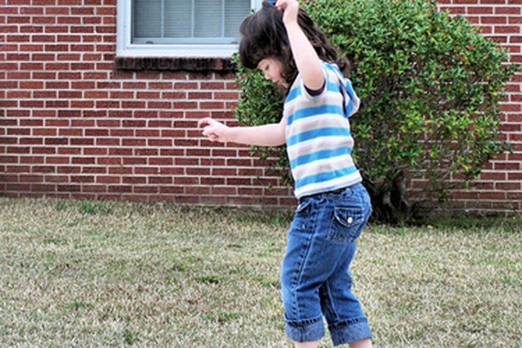 Fomenta las habilidades motoras de tus hijos con juegos de equilibrio.