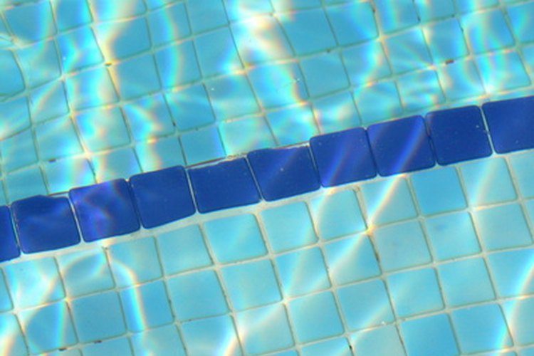 Si hace ejercicios en las zonas más profundas, se recomienda usar un cinturón de espuma para mantener tu cabeza sobre el agua.