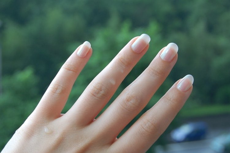 La crema de ketoconazol sirve para el tratamiento de infecciones micóticas de piel y uñas entre otras.