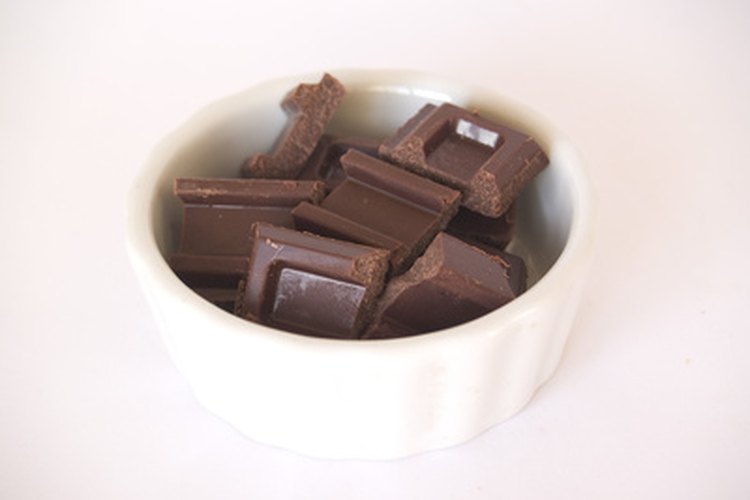 El chocolate con leche no provee los mismos beneficios a la salud que el chocolate negro.