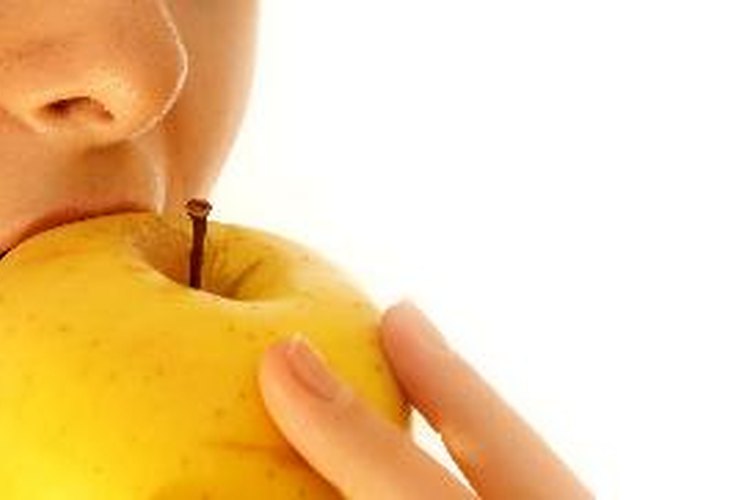 El hígado ayuda a descomponer los alimentos digeridos para el uso del cuerpo.