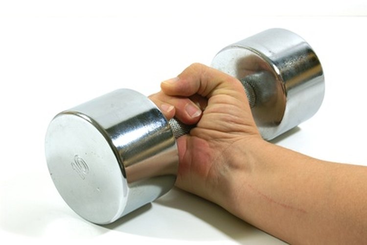 Las mancuernas te permiten realizar docenas de diversos ejercicios para el brazo.