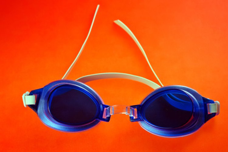 Ve con claridad bajo el agua manteniendo tus gafas para nadar libres de vaho.