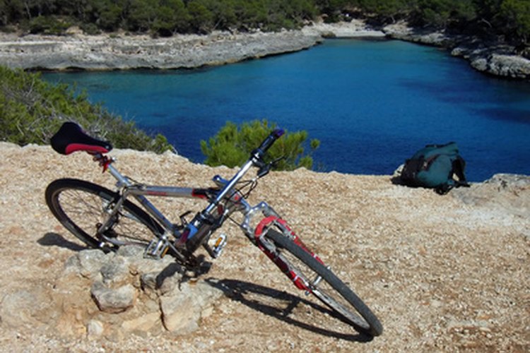 El ciclismo de montaña requiere que la bicicleta tenga una suspensión adecuada para garantizar una conducción suave.