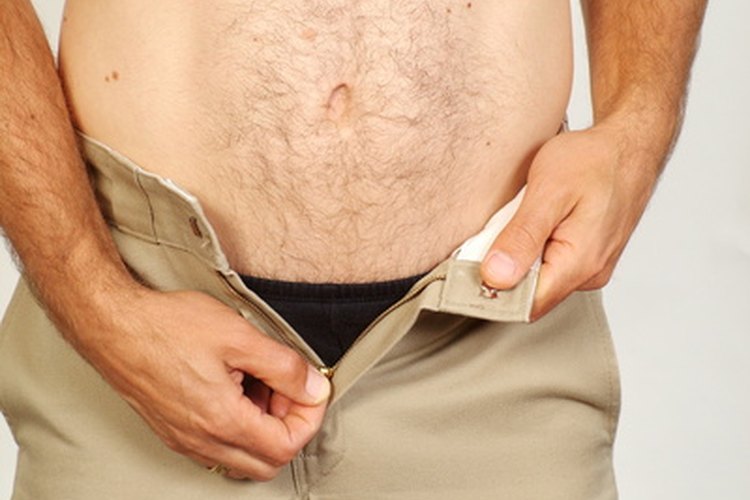 Una hernia puede causar una protuberancia en el área de la ingle.