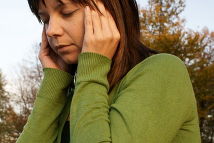 Las migrañas pueden causar síntomas visuales como luces centelleantes.