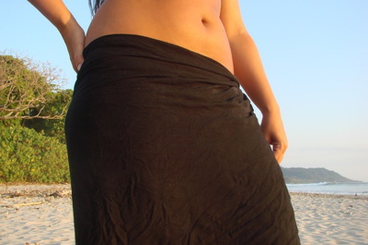 No permitas que tu peludo camino a la felicidad te aleje de usar bikinis este año.