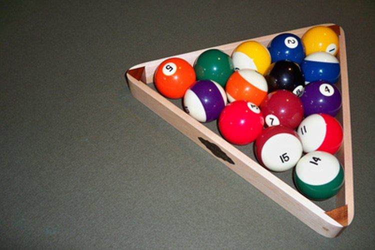 Antes de comenzar un juego de pool, necesitarás configurar la mesa para jugar.