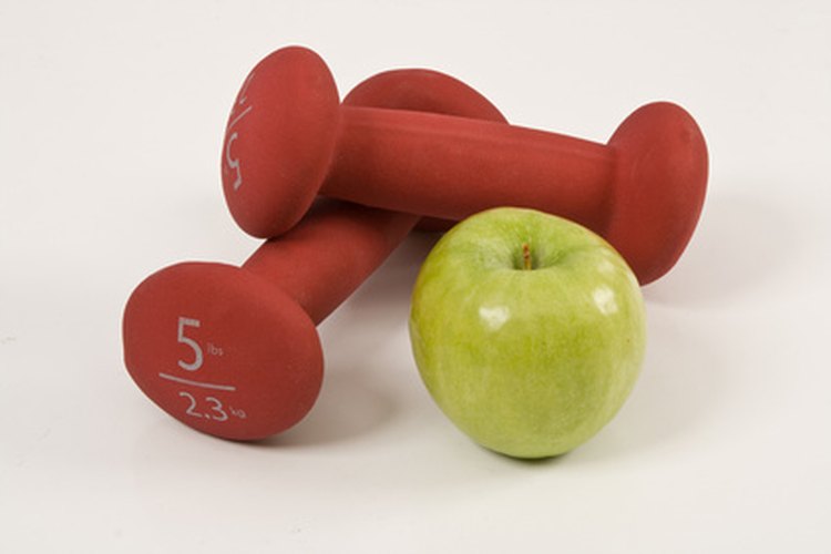 El ejercicio combinado con una dieta balanceada proporciona beneficios saludables.
