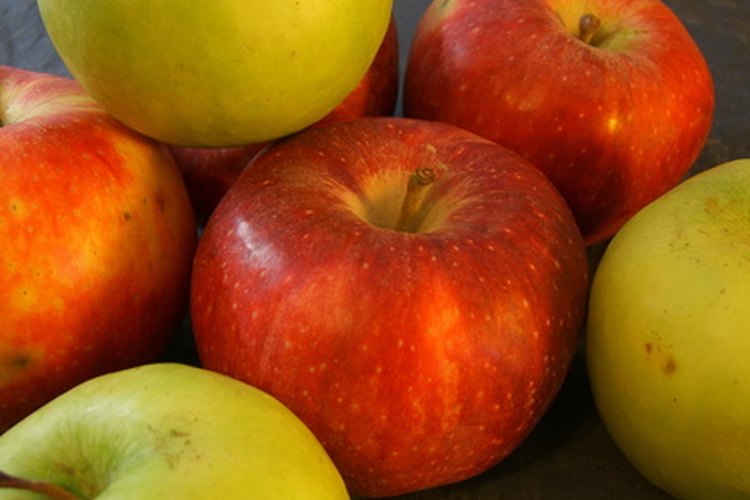 Las manzanas facilitan el trabajo del hígado al deshacerse de los metales pesados que circulan dentro del cuerpo.