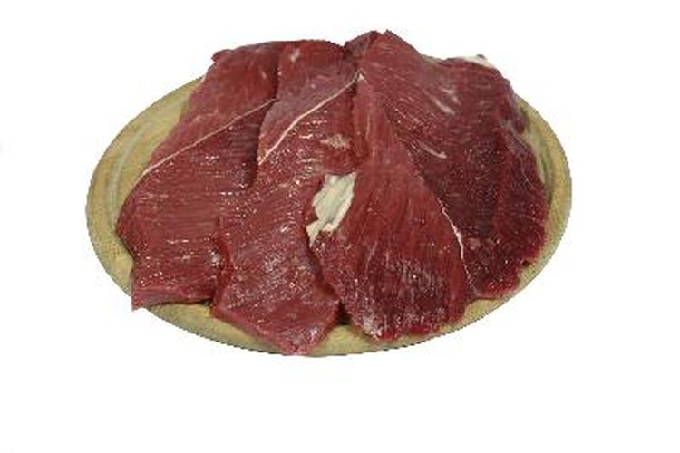 Las carnes rojas contienen hierro.