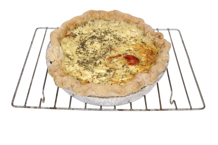 Hornea el quiche hasta que esté dorado y firme.