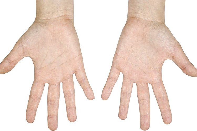 Abrir las manos lo más que puedas es una manera de fortalecer los músculos extensores.