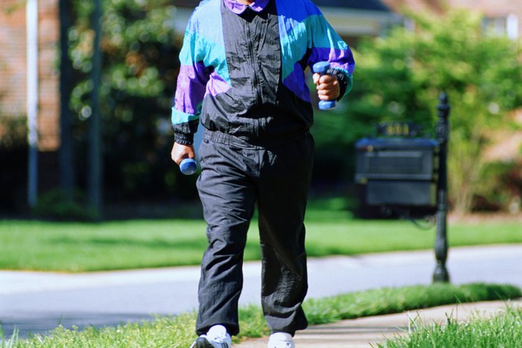 Caminar es más seguro que otras formas de ejercicio cardiovascular para los ancianos.