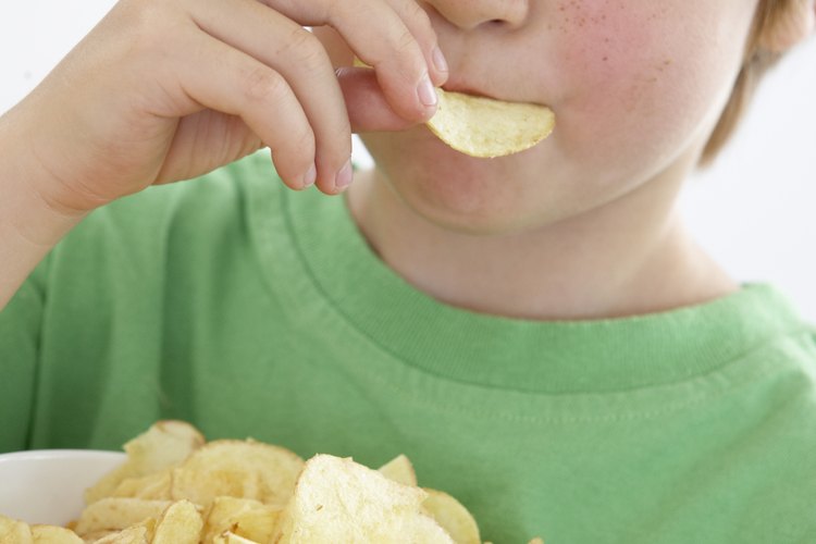 Olvídate de las papas fritas y alimenta a tu niño con una dieta bien equilibrada.