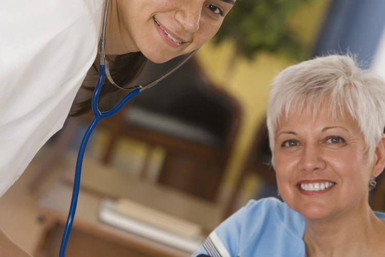 Con tratamiento y cambios en el estilo de vida, la mayoría de las personas con hipertensión pueden controlar su presión arterial.