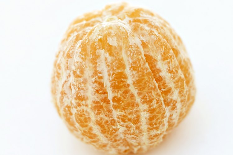 Las naranjas contienen vitamina C y tiamina.