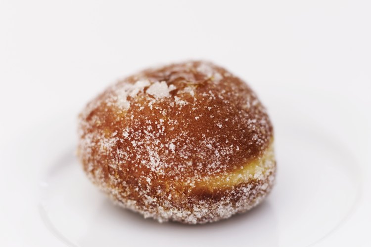 Un buñuelo relleno de crema bávara es sinónimo de poderosa tentación.