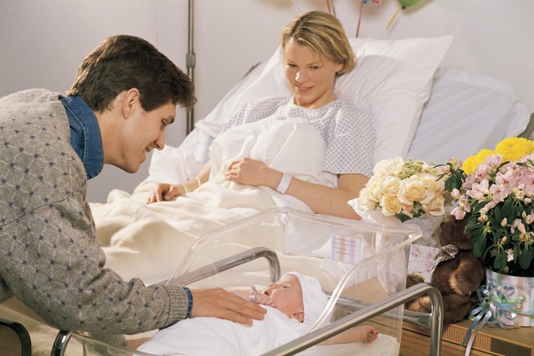 Luego de una cesárea, el dolor postoperativo puede mantenerte en cama hasta 24 horas.