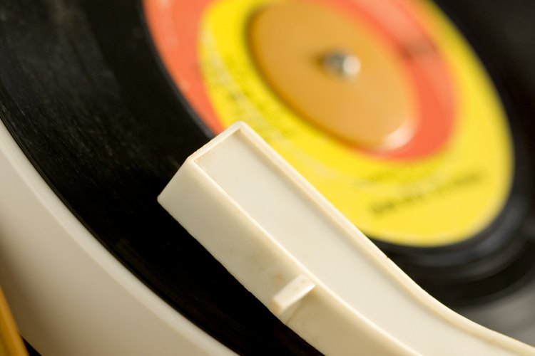 A veces escuchar canciones viejas nos traen recuerdos que provocan tristeza.