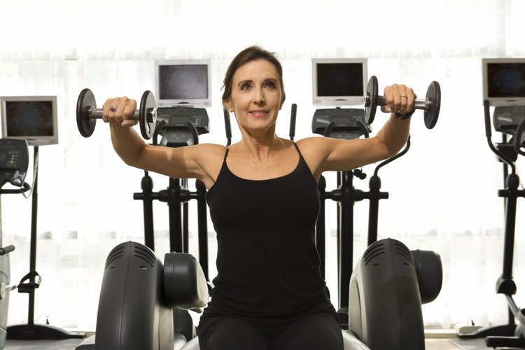 Los desgarros musculares microscópicos durante el entrenamiento de fuerza pueden generar una retención de líquidos.
