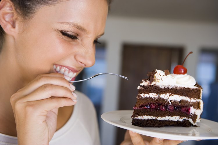 Una dieta saludable y balanceada puede ayudar a mantener a raya los antojos.