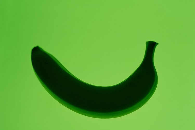 Las bananas verdes son altas en almidón y fibra.